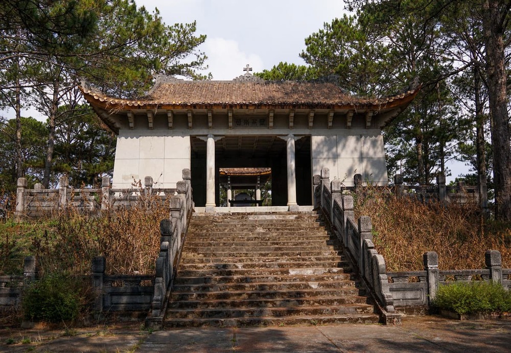  
Đây được xem là quần thể ngôi mộ bề thế được giữ gìn khá nguyên vẹn tại Đà Lạt. (Ảnh: Baotanglichsuvietnam)