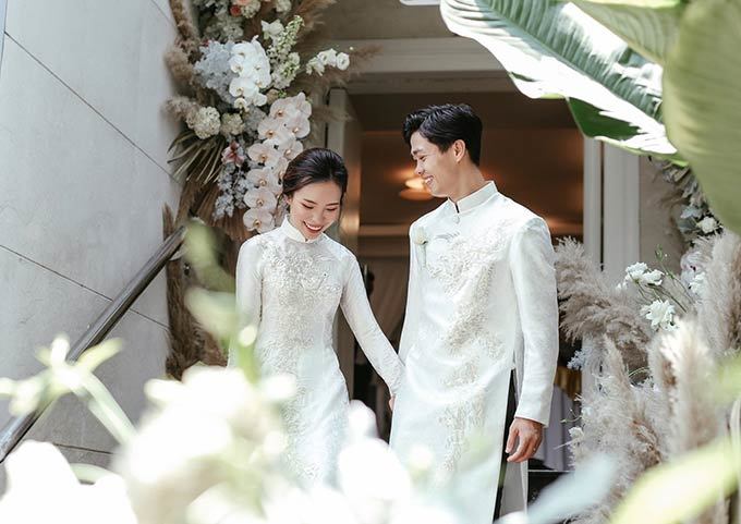  
Viên Minh xinh đẹp, dịu dàng bên cạnh Công Phượng trong tiệc đính hôn tổ chức cách đây không lâu. (Ảnh: FBNV)
