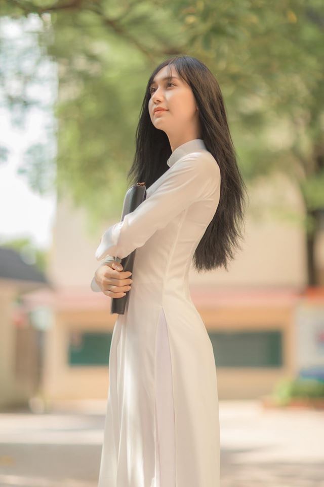  
Lynk Lee vừa đăng tải hình ảnh diện áo dài trắng dịu dàng, đã nhanh chóng nhận được sự chú ý của fan. (Ảnh: FBNV) - Tin sao Viet - Tin tuc sao Viet - Scandal sao Viet - Tin tuc cua Sao - Tin cua Sao