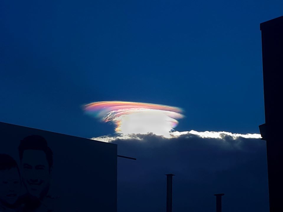 Mây ngũ sắc xuất hiện ở Hà Nam vài ngày trước (Ảnh: Ba Thanh Nguyen)