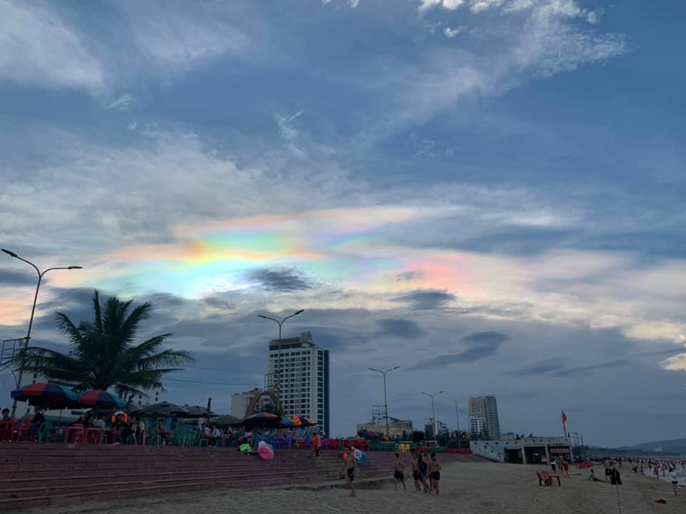 Một hình ảnh mây ngũ sắc được chụp lại ở Nghệ An vào tuần trước (Ảnh: Thị Diệu)
