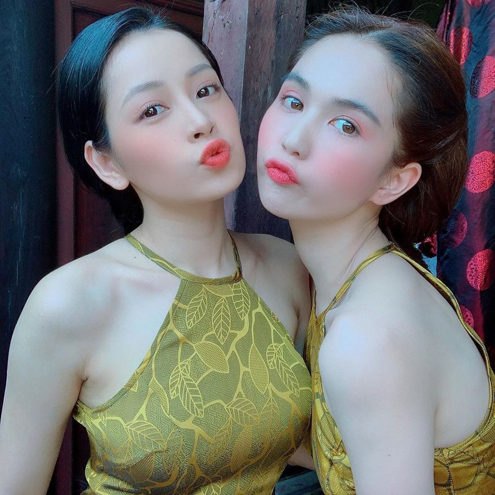  
Ngọc Trinh - Chi Pu cùng selfie khiến người hâm mộ "choáng ngợp" vì nhan sắc khó ai vượt qua. Ảnh: Instagram
