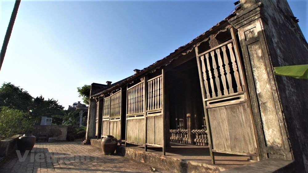  
Ngôi nhà của Bá Kiến ở làng Vũ Đại đã trải qua hơn 100 tuổi và được giữ gìn nguyên vẹn. (Ảnh: CAND)
