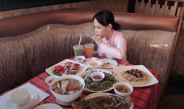  
Nơi đây phục vụ món ăn Việt. (Ảnh: YouTube NV)