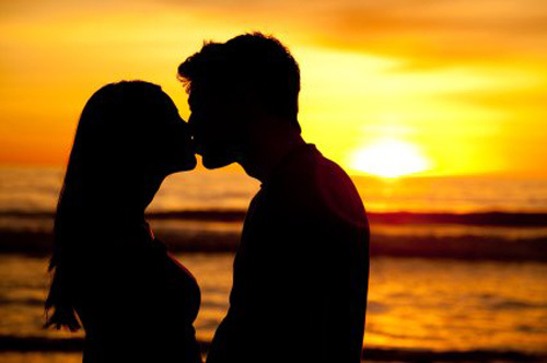  
Nụ hôn là cách để gắn kết 2 tâm hồn. (Ảnh minh họa: pinterest)