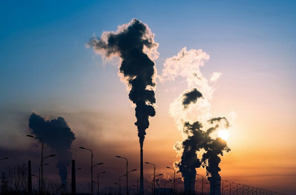  
Lượng khí thải ra môi trường từ một nhà máy. (Ảnh: Instagram)