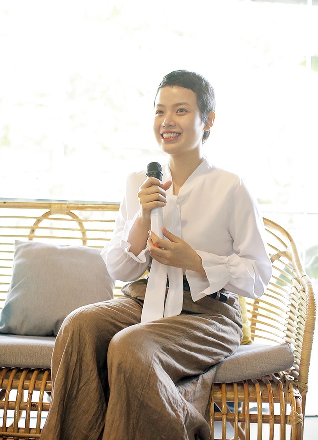  
Thuỷ Tiên trong talkshow về chủ đề Nữ quyền.