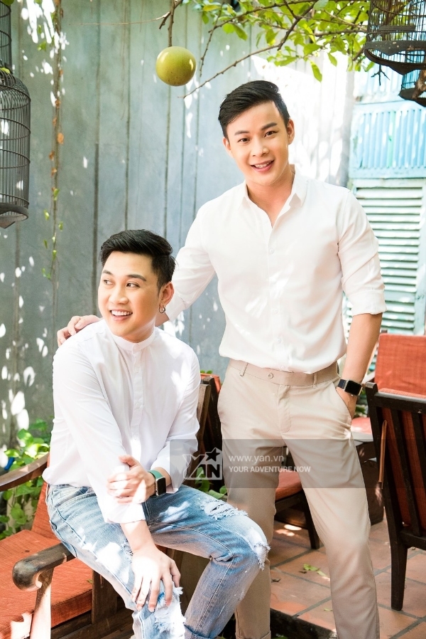  
Họ là một trong những mối tình đồng tính lâu năm của showbiz Việt. (Ảnh: YAN) - Tin sao Viet - Tin tuc sao Viet - Scandal sao Viet - Tin tuc cua Sao - Tin cua Sao