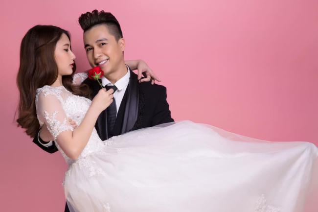  
Tiến Dũng và hot girl Trang Linh đã nên duyên vợ chồng sau khoảng thời gian dài yêu nhau. Ảnh: 24h