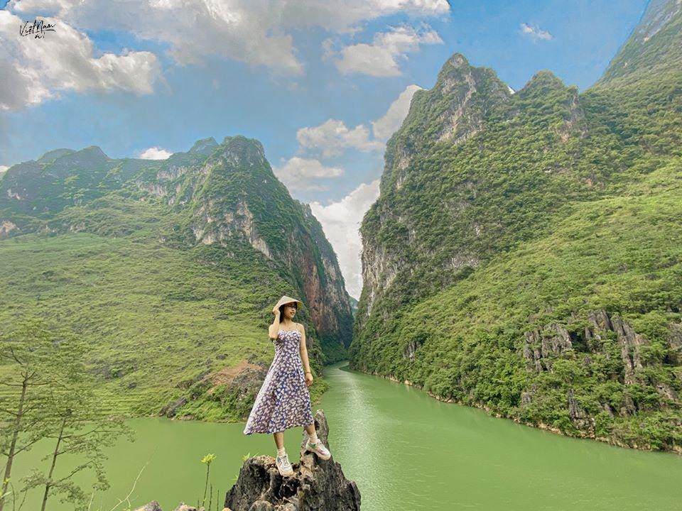  
Sông Nho Quế đẹp như một bức tranh thủy mặc.
