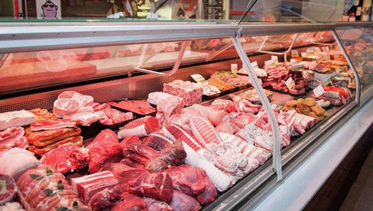  
Thịt lợn được bày bán tại siêu thị (Ảnh: VietnamPlus)