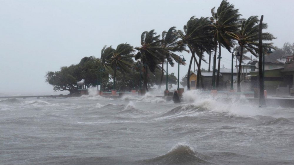  
Khu vực ven biển có sóng lớn do ảnh hưởng của bão (Ảnh: VTC)