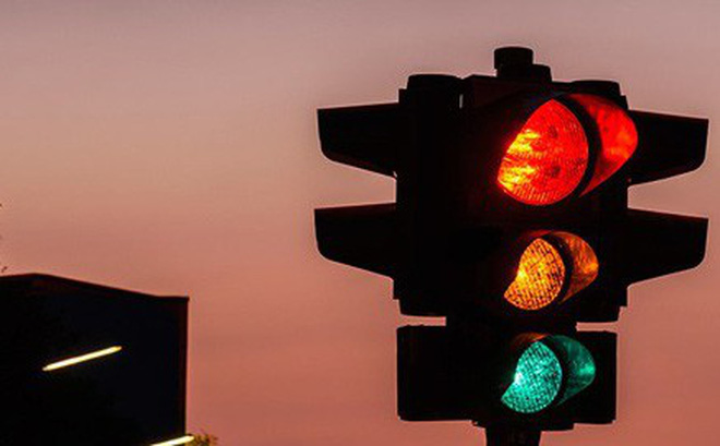  
Đèn tín hiệu giao thông ở Việt Nam. (Ảnh: Dân Luật)