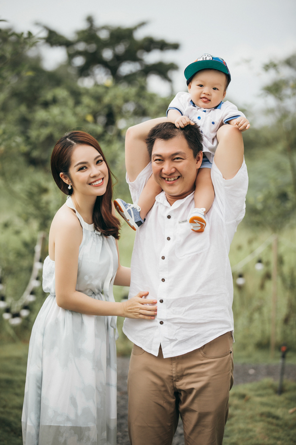 
Dương Cẩm Lynh kết hôn và có 1 cậu con trai với NSX Phạm Việt Anh Khoa. (Ảnh: FBNV)