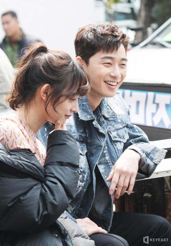  
Nụ cười tỏa sáng của Park Seo Joon (Ảnh Keyeast)