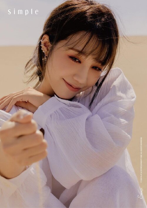  
Eunji đẹp như nàng thơ giữa sa mạc mùa hè. Ảnh: Naver