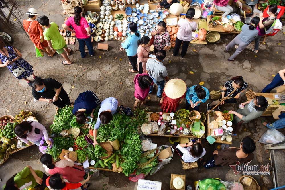  
Một phiên chợ tại Sài Gòn. (Ảnh: Vietnamnet)