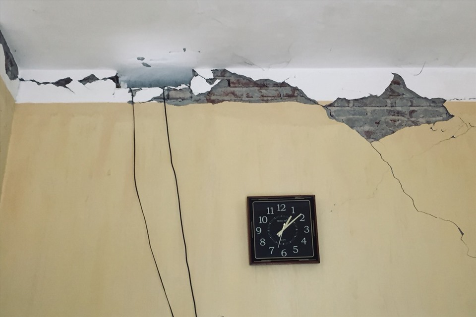  
Trụ sở UBND xã Nà Mường, huyện Mộc Châu chịu ảnh hưởng sau trận động đất (Ảnh: Báo Lao động)​