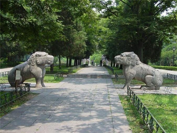  
Lối đi vào khu lăng mộ của hoàng đế Chu Nguyên Chương (ảnh: Flickr)
