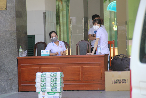  
Bệnh viện Đà Nẵng thực hiện cách ly sau khi bệnh nhân đến khám. (Ảnh: Tuổi Trẻ)