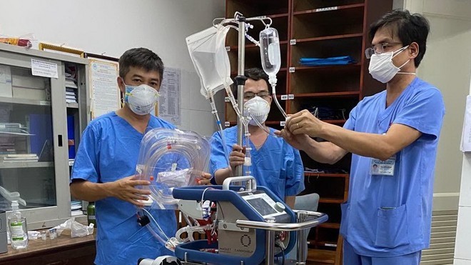  
Ekip của Bệnh viện Chợ Rẫy từng tham gia gia điều trị cho bệnh nhân 91 đến Đà Nẵng hỗ trợ (Ảnh: Bệnh viện Chợ Rẫy)