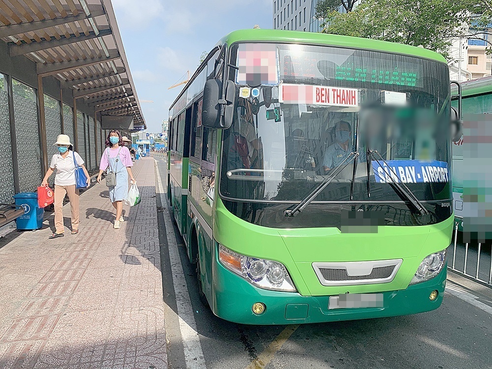 Một tuyến xe buýt có chạy ngang qua trạm Bến Thành, quận 1, Thành phố Hồ Chí Minh. (Ảnh: Báo Giao Thông)