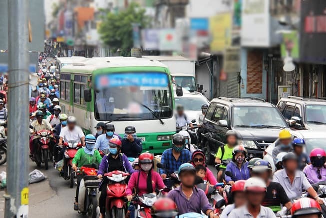  
Kẹt xe tại một quận thuộc khu vực Thành phố Hồ Chí Minh. (Ảnh: Báo Pháp Luật)