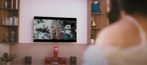  
Orange xuất hiện trong MV của Châu Đăng Khoa. Ảnh: Chụp màn hình