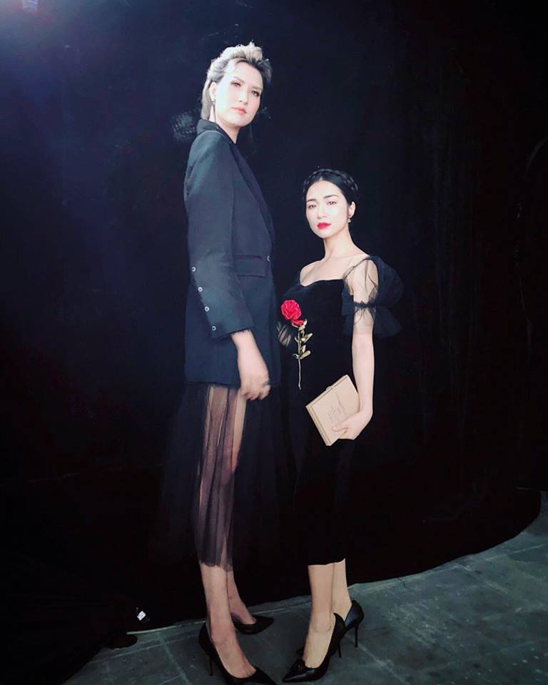  
Hồng Xuân là người mẫu có chiều cao nổi trội trong dàn mẫu Việt, từ 1m90, cô cho biết mình còn tăng thêm 1cm ở độ tuổi trưởng thành. (Ảnh: FBNV)