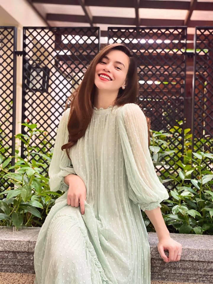  
Hồ Ngọc Hà thực hiện những shoot ảnh thời trang, khoe vẻ rạng rỡ với mẫu váy này từ hồi tháng 5. (Ảnh: FBNV)