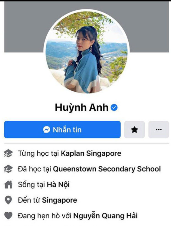  
Trên trang cá nhân của Huỳnh Anh hiện đã hiển thị "Đang hẹn hò với Nguyễn Quang Hải" (Ảnh: Chụp màn hình)