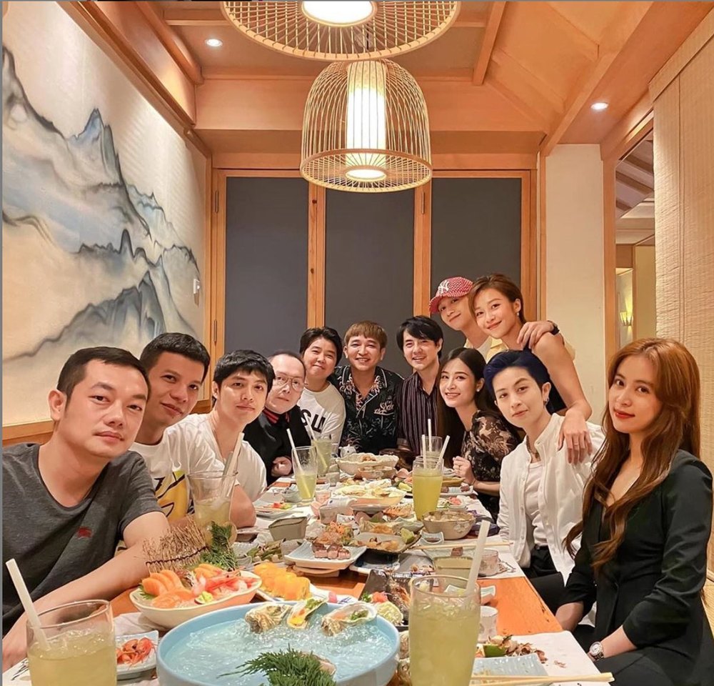  
Đông Nhi và Noo Phước Thịnh vừa có màn hội ngộ trong bữa tiệc cùng bạn bè. Ảnh: Instagram