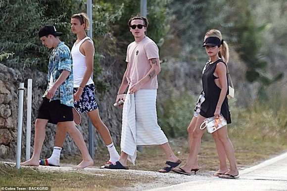  
Cả nhà Beckham đều có mặt trong chuyến du lịch nghỉ dưỡng này (Ảnh: Blackgirl)