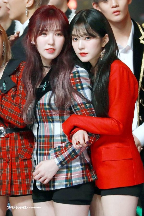  
Ngoại hình có vẻ lạnh lùng nhưng thật ra Irene lại dành nhiều tình cảm cho các thành viên nhất là Wendy. (Ảnh: Soompi)