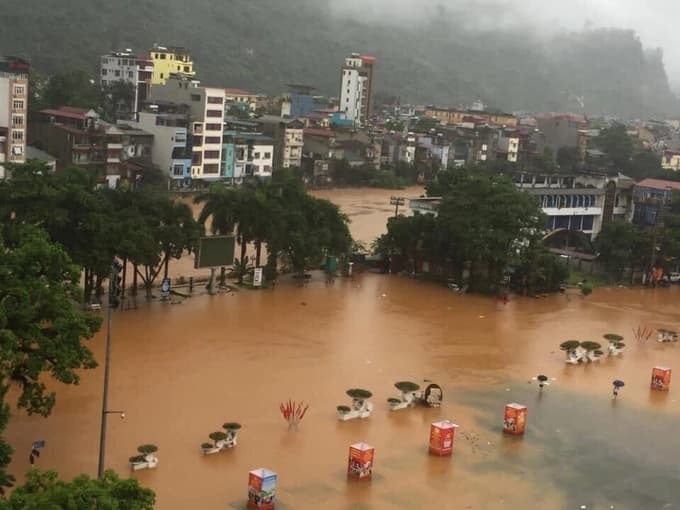  
Thành phố Hà Giang bị ngập úng nặng sau cơn mưa lớn. (Ảnh: Báo Giao Thông)