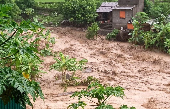  
Tình trạng lũ lụt nghiêm trọng diễn ra ở Lào Cai và Lai Châu. (Ảnh: Zing)
