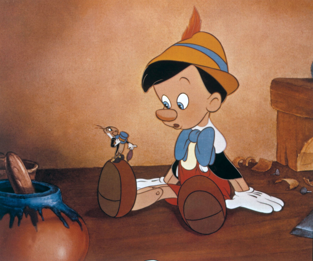  
Disney đã biến đổi Pinocchio thành một cậu bé ngây thơ và gặp nguy hiểm do bị kẻ xấu dụ dỗ (Ảnh: Britannica)