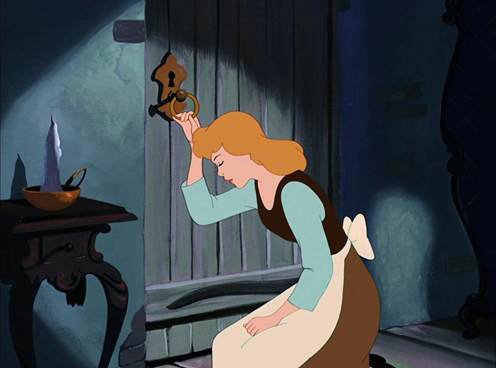 Ước gì Cinderella có thể mạnh mẽ hơn để tự bảo vệ bản thân (Ảnh: imgflip)