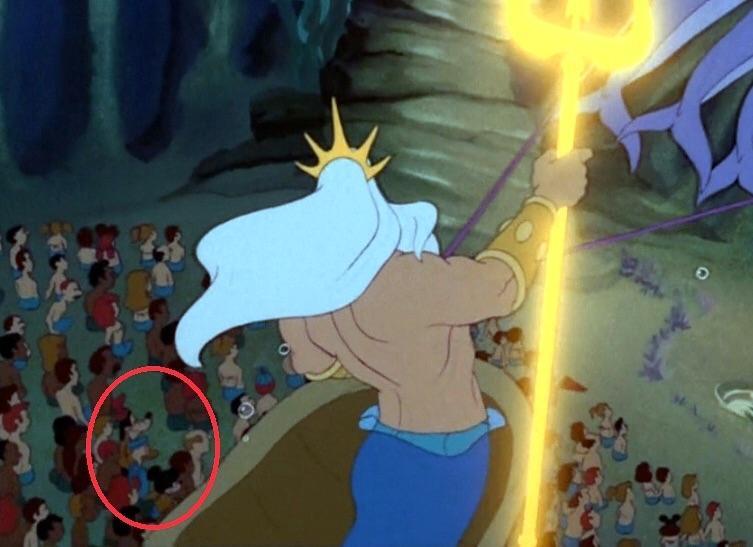  
Chó Goofy, vịt Donald và chuột Mickey đứng cạnh nhau làm khách mời trong Ariel (The Little Mermaid) (Ảnh: Reddit)