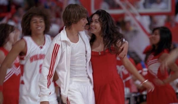  
Có quan điểm nói rằng cặp đôi này của High School Musical "không thể chán hơn" (Ảnh: BuzzFeed)