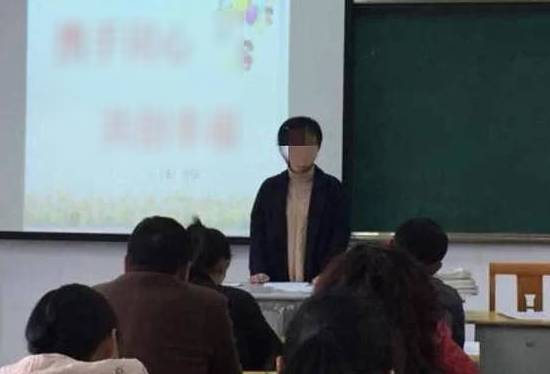  
Cách hành xử của giáo viên được cho là thiếu tế nhị. (Ảnh minh họa: Weibo)