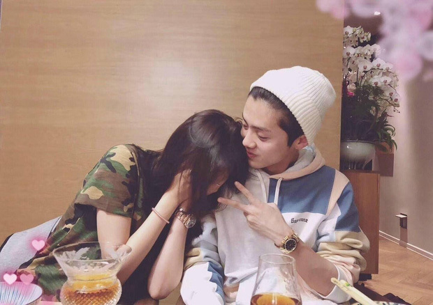  
Cặp đôi thường xuyên đi du lịch cùng nhau (Ảnh Weibo)