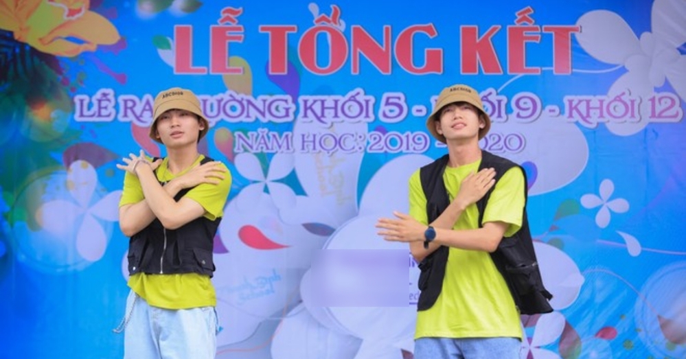  
Quang Đăng trình diễn vũ đạo tại trường học (Ảnh: FB).