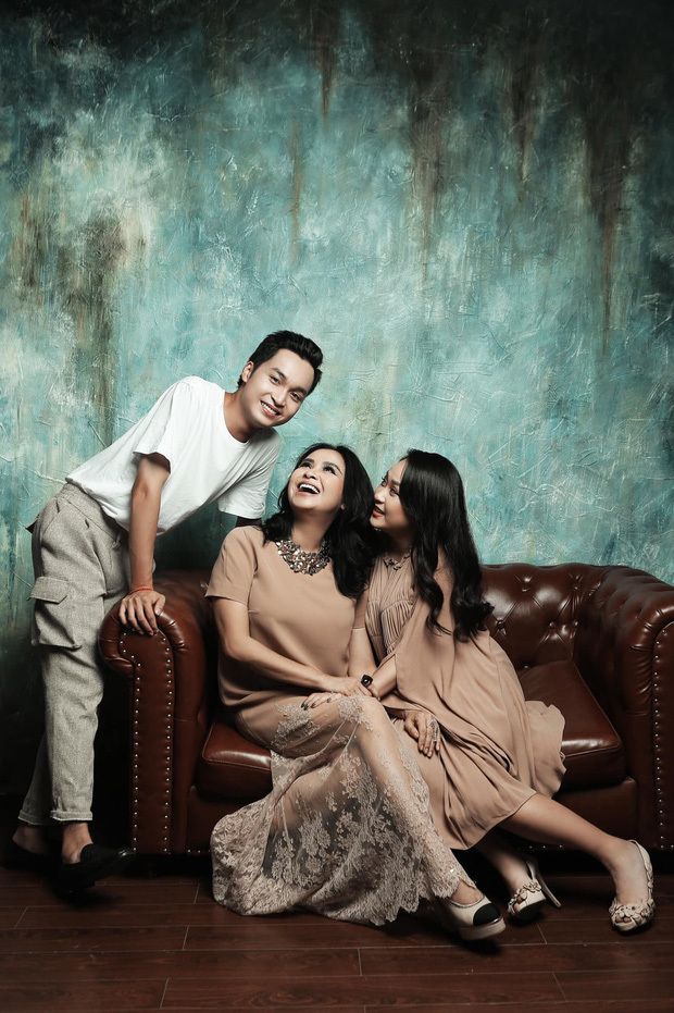  
Những bức ảnh của Thanh Lam và gia đình đều được chụp rất chỉn chu. Ảnh: FBNV