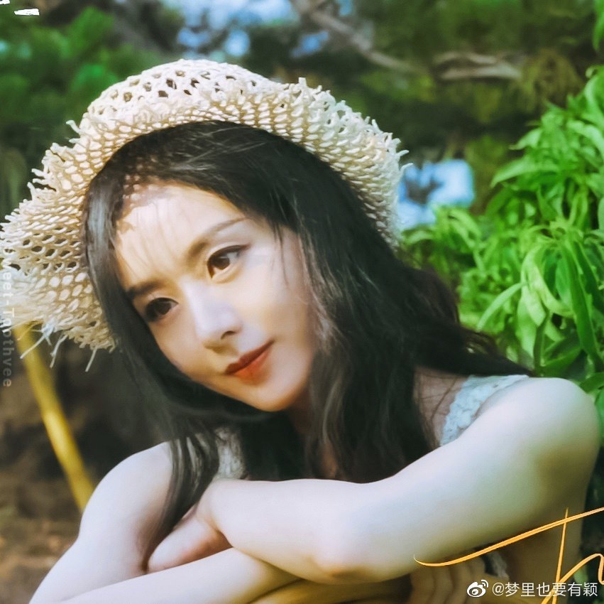  
Triệu Lệ Dĩnh được ca ngợi là "nữ thần mùa hè". (Ảnh: Weibo).