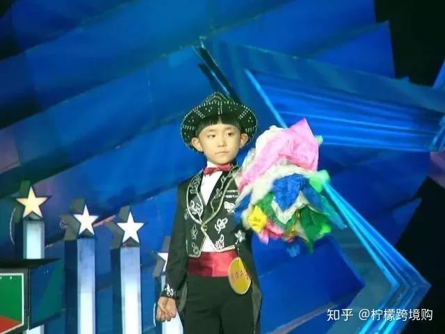  
Dịch Dương Thiên Tỉ từng bén sân khấu từ năm 5 tuổi. (Ảnh: Sina)