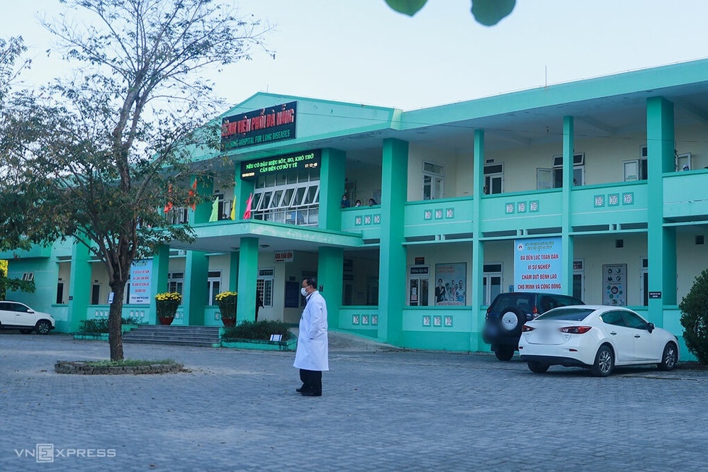 
Bệnh viện Phổi Đà Nẵng nơi đang tiếp nhận điều trị cho 5 bệnh nhân nghi mắc Covid-19 (Ảnh: VNExpress)