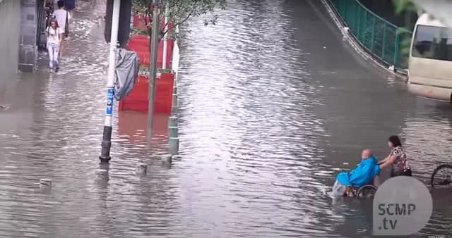  
Một con phố ở Vũ Hán bị ngập nước. (Ảnh: SCMP)