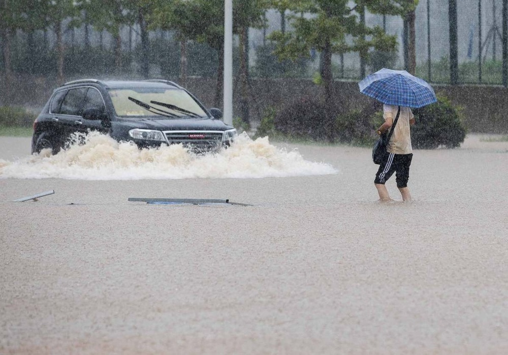  
Mưa lớn khiến tình trạng giao thông ở Vũ Hán gặp nhiều khó khăn. (Ảnh: Tân Hoa Xã)