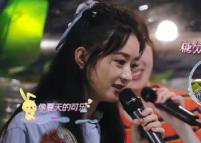 
Ảnh mặt mộc chưa chỉnh sửa của bà xã Phùng Thiệu Phong trong Nhà Hàng Trung Hoa. (Ảnh: Weibo).